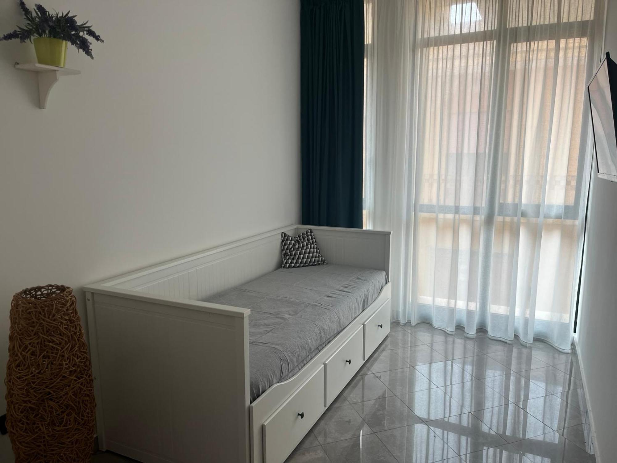 60 Apartment *